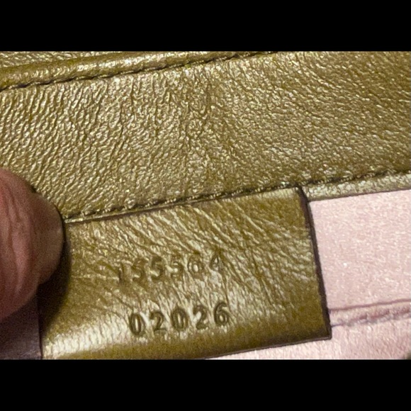 GUCCI RARE small silk “fauna” clutch with gold chain and bug charm. - Picture 8 of 10